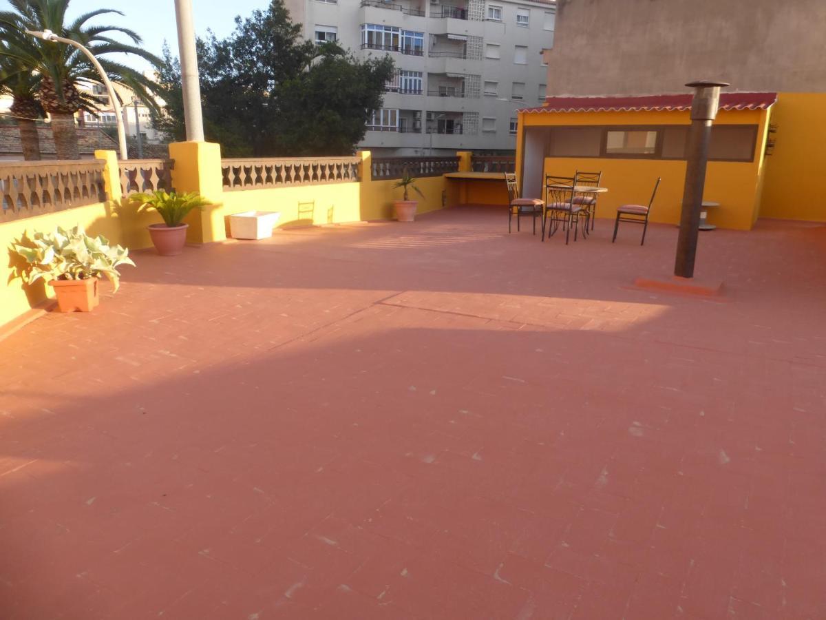 Agradable Casa Con Patio Y Terraza En El Centro Villa El Campello Dış mekan fotoğraf