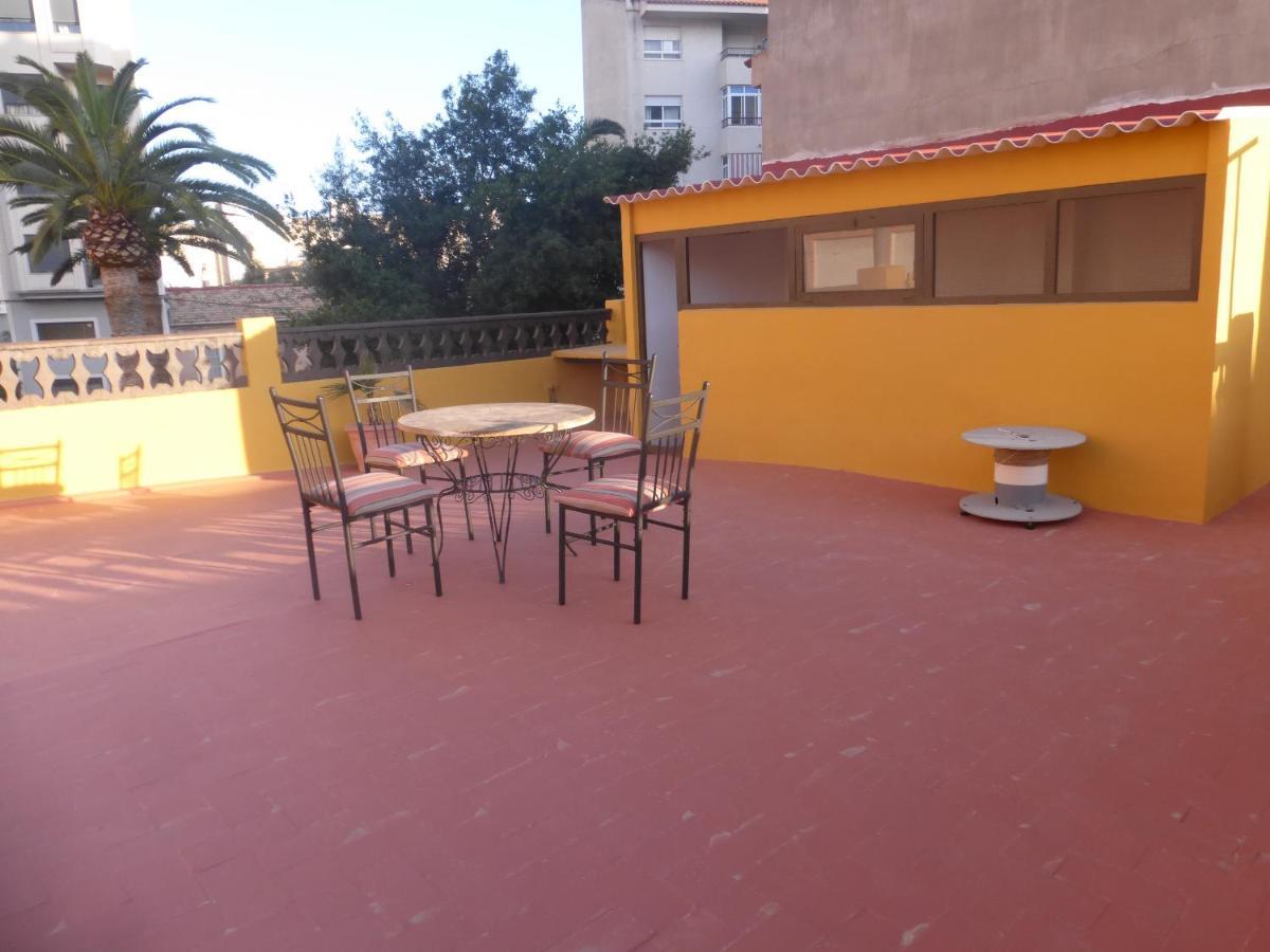 Agradable Casa Con Patio Y Terraza En El Centro Villa El Campello Dış mekan fotoğraf