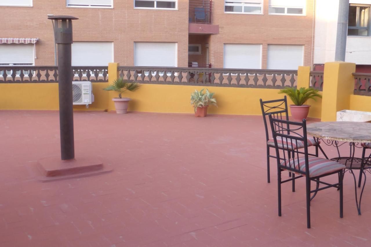 Agradable Casa Con Patio Y Terraza En El Centro Villa El Campello Dış mekan fotoğraf