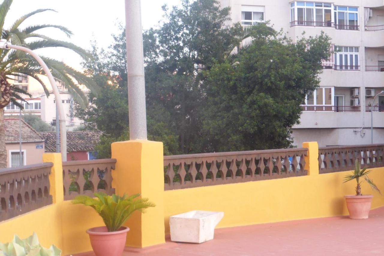 Agradable Casa Con Patio Y Terraza En El Centro Villa El Campello Dış mekan fotoğraf