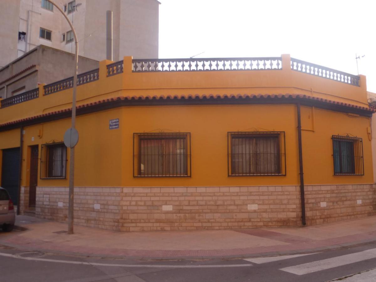 Agradable Casa Con Patio Y Terraza En El Centro Villa El Campello Dış mekan fotoğraf