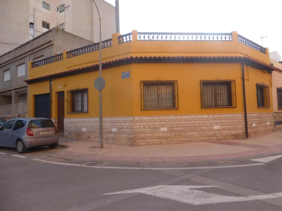 Agradable Casa Con Patio Y Terraza En El Centro Villa El Campello Dış mekan fotoğraf