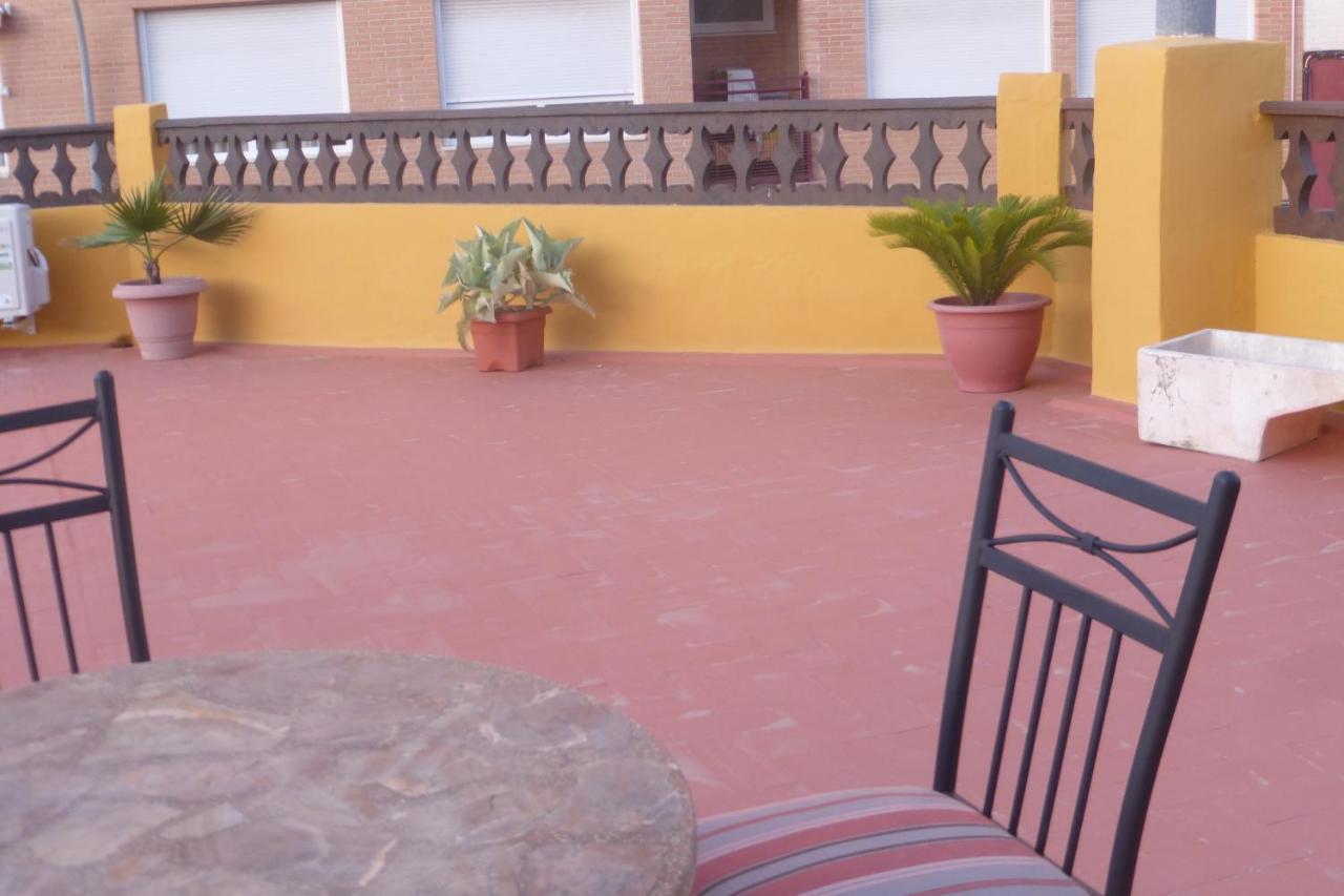 Agradable Casa Con Patio Y Terraza En El Centro Villa El Campello Dış mekan fotoğraf