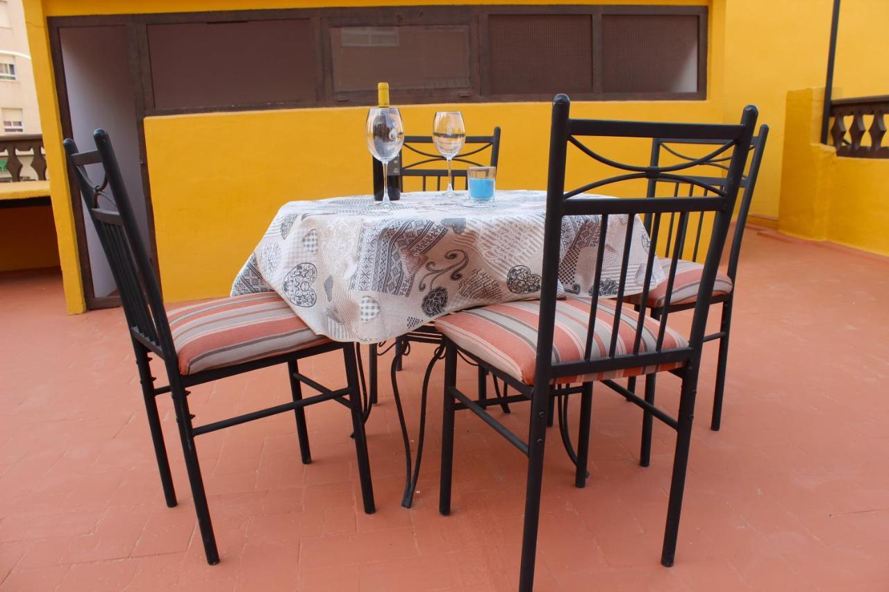Agradable Casa Con Patio Y Terraza En El Centro Villa El Campello Dış mekan fotoğraf