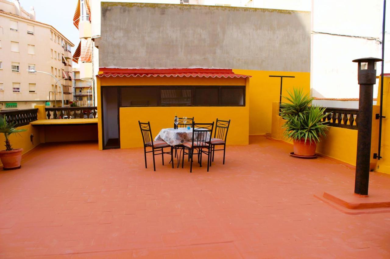 Agradable Casa Con Patio Y Terraza En El Centro Villa El Campello Dış mekan fotoğraf