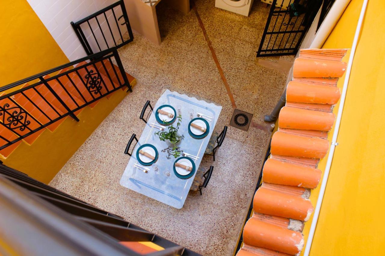 Agradable Casa Con Patio Y Terraza En El Centro Villa El Campello Dış mekan fotoğraf