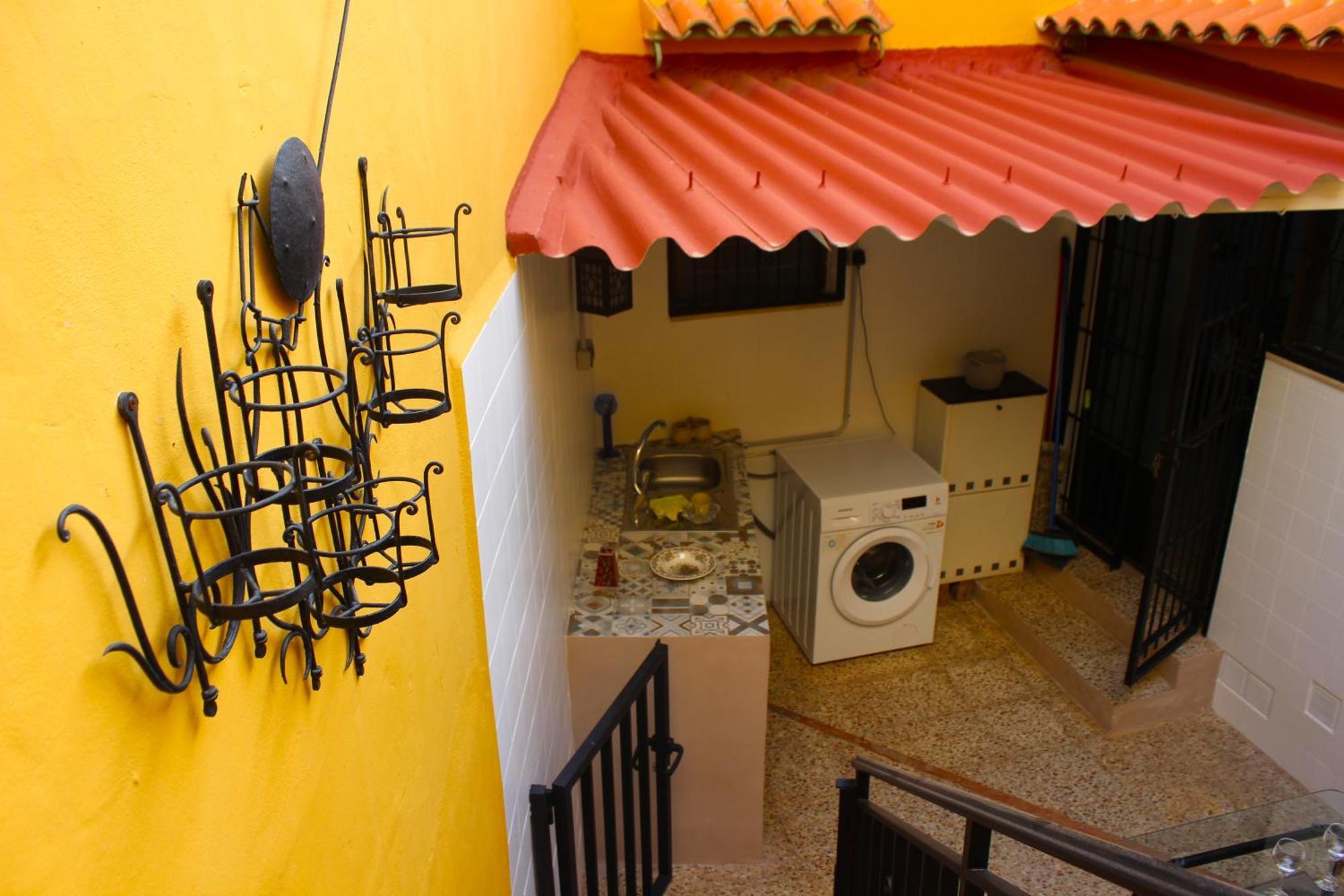 Agradable Casa Con Patio Y Terraza En El Centro Villa El Campello Dış mekan fotoğraf