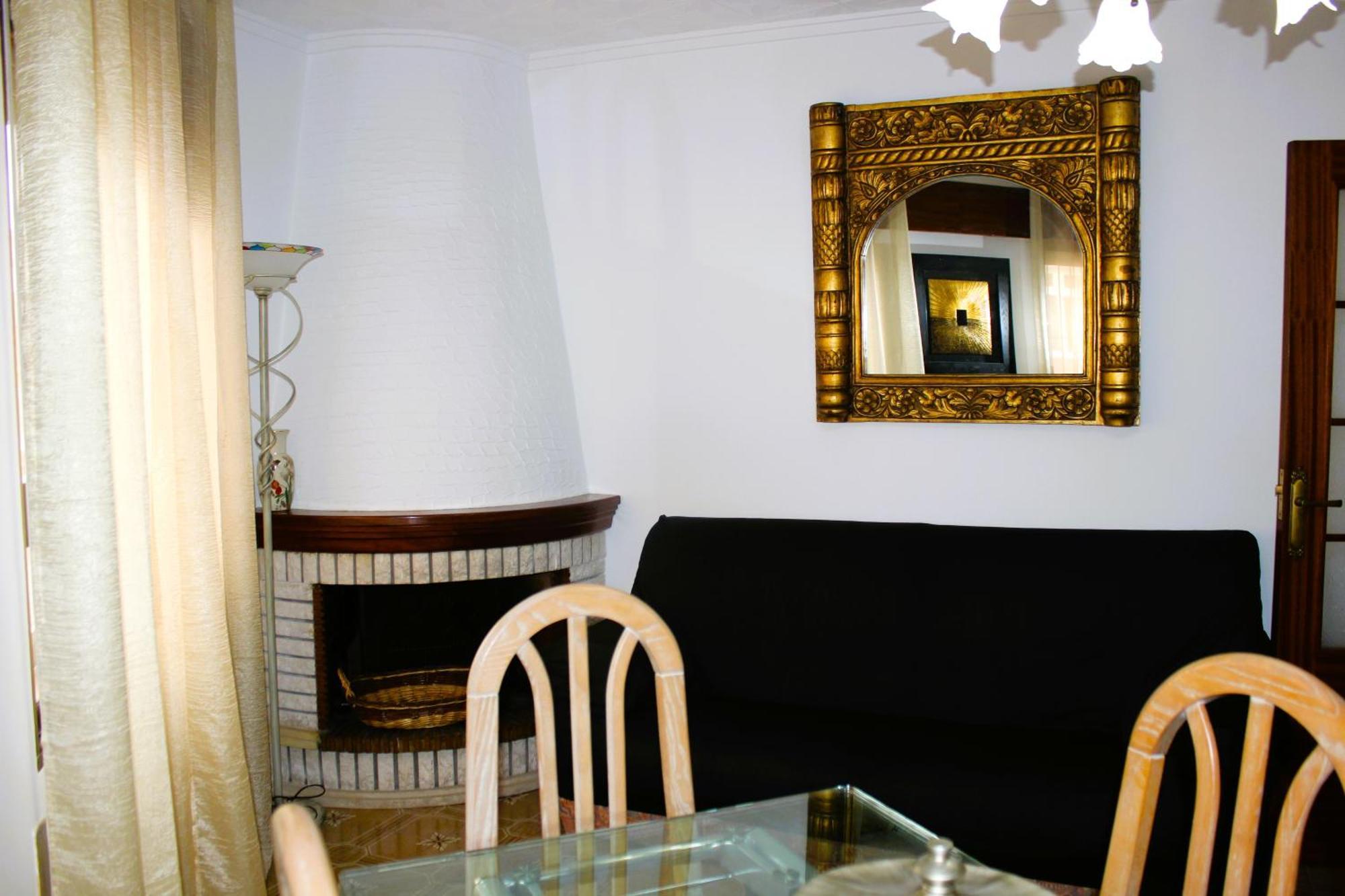 Agradable Casa Con Patio Y Terraza En El Centro Villa El Campello Dış mekan fotoğraf
