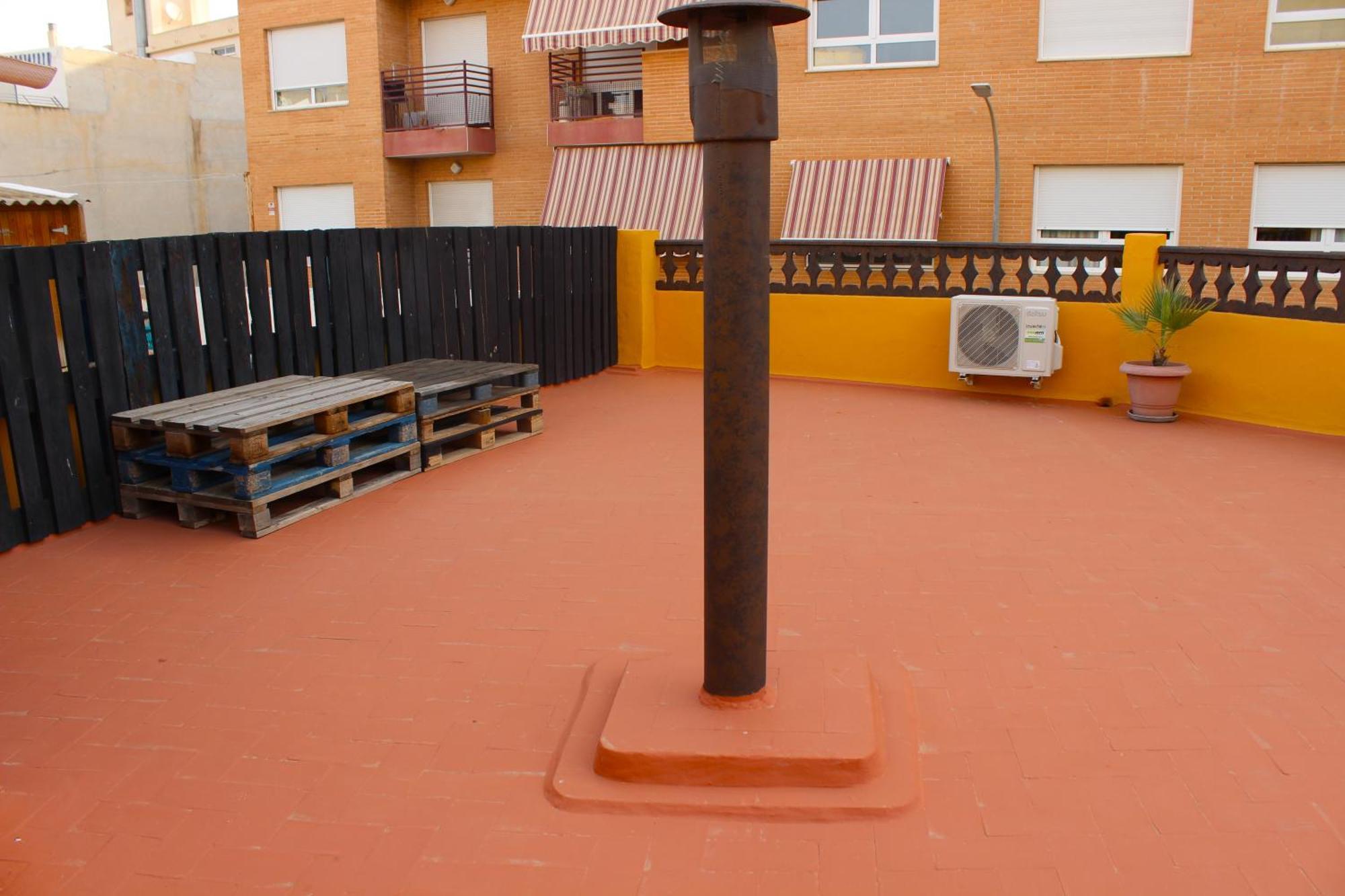 Agradable Casa Con Patio Y Terraza En El Centro Villa El Campello Dış mekan fotoğraf