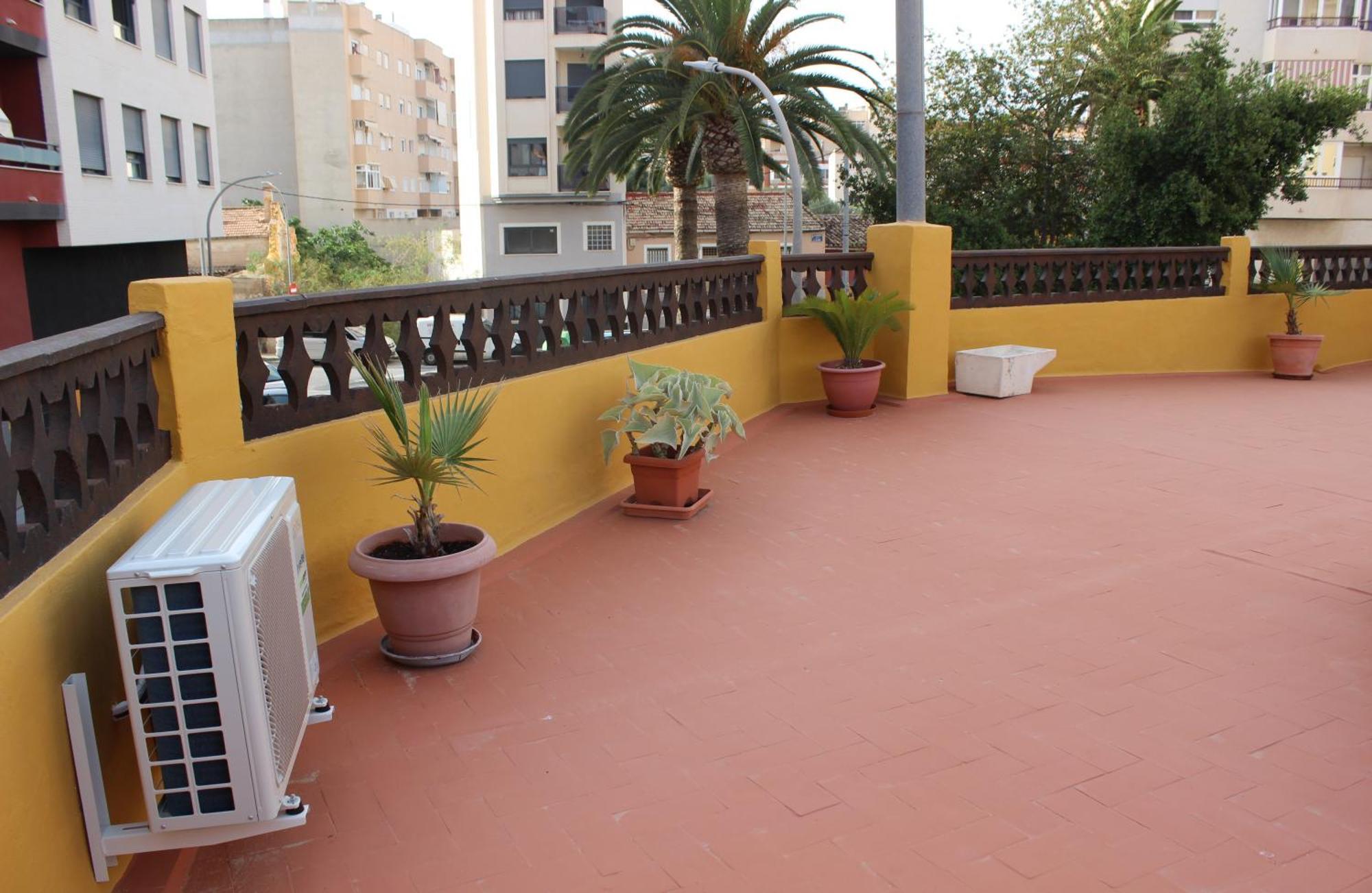Agradable Casa Con Patio Y Terraza En El Centro Villa El Campello Dış mekan fotoğraf